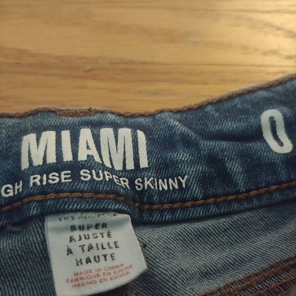 Light Ripped Jeans - Picture 2 of 3